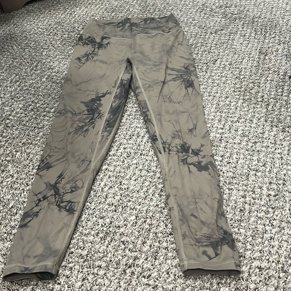 Marbled stretch leggings.  Size 6-8.  Great condition